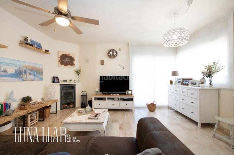 Foto aacbe327-d524-4e61-a93d-0e463db4b766. Casa pareada en Baixador Castelldefels