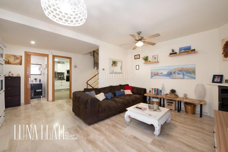 Foto bd53f596-af72-4b54-8850-2a9afa4ddbc5. Casa pareada en Baixador Castelldefels