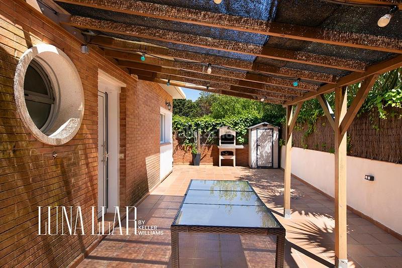 Foto e1fd0456-bfee-4200-ab74-440f3e595df9. Casa pareada en Baixador Castelldefels