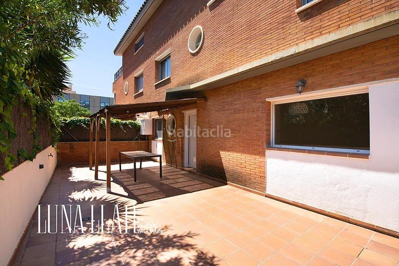 Foto e49fd939-53cf-4358-ba09-3645598cd3b3. Casa pareada en Baixador Castelldefels