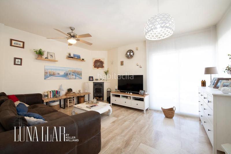 Foto ff42c9bb-a77a-4d22-a3ca-f9dbfca75392. Casa pareada en Baixador Castelldefels