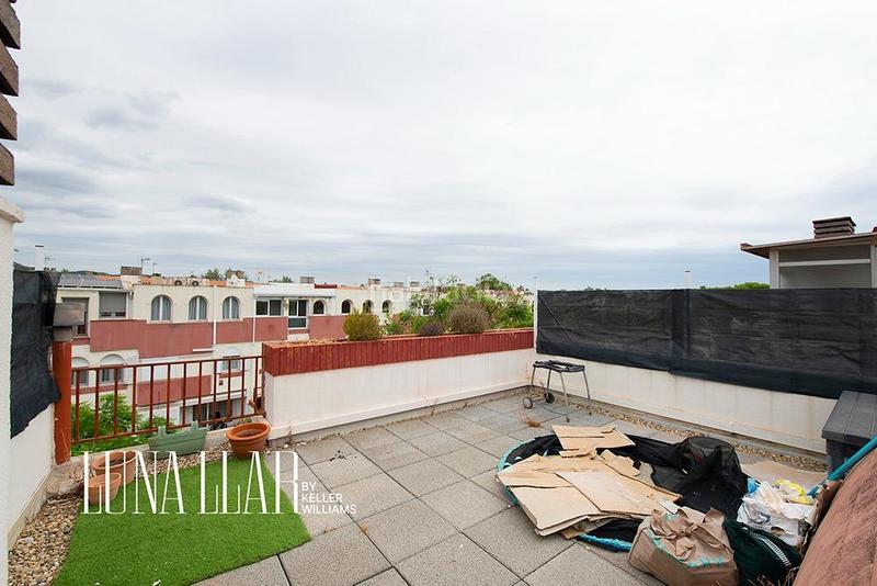 Foto 27d594a5-65dc-46bd-9e76-8610410ddcda. Semi detached house with parking in Can Bou Castelldefels