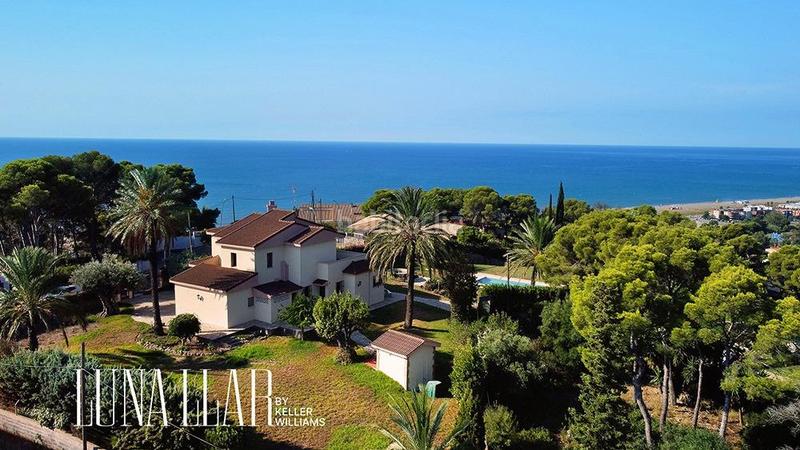 Foto b9a04316-eb4b-4f44-8839-7d59440992fe. Casa amb calefacció aparcament piscina a Bellamar Castelldefels