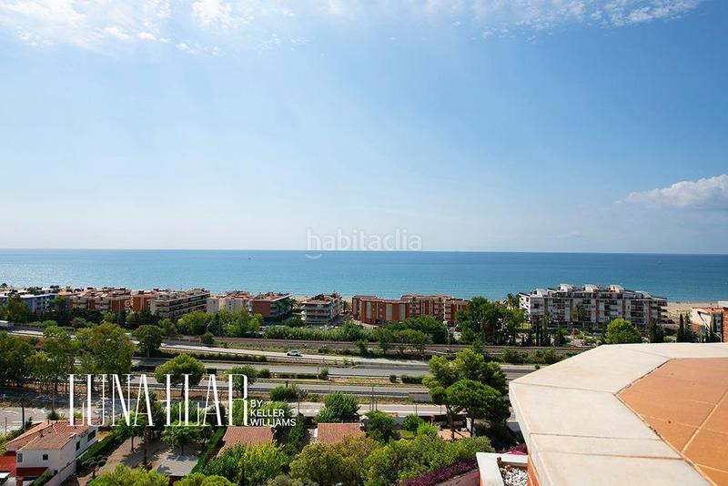 Foto 0133317b-b566-4146-bf1b-0e001edcbb2c. Attico con riscaldamento parcheggio piscina in les botigues de Sitges Sitges