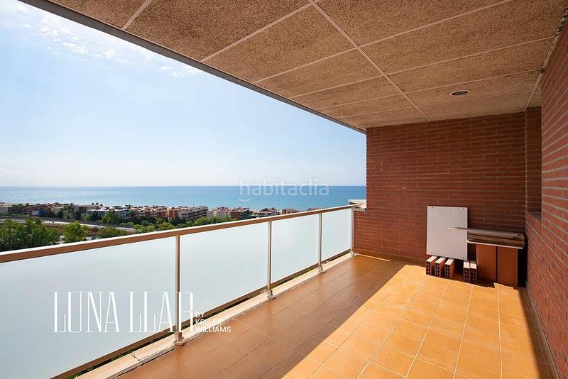 Foto 94c36b1a-0444-4d9d-893a-566bc483dc0b. Attico con riscaldamento parcheggio piscina in les botigues de Sitges Sitges