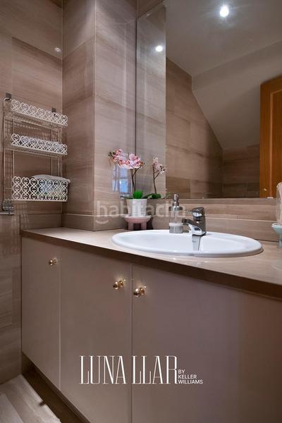 Foto ca8b9bad-4f5e-4e5a-afc0-54a9c98131e9. Attico con riscaldamento parcheggio piscina in les botigues de Sitges Sitges