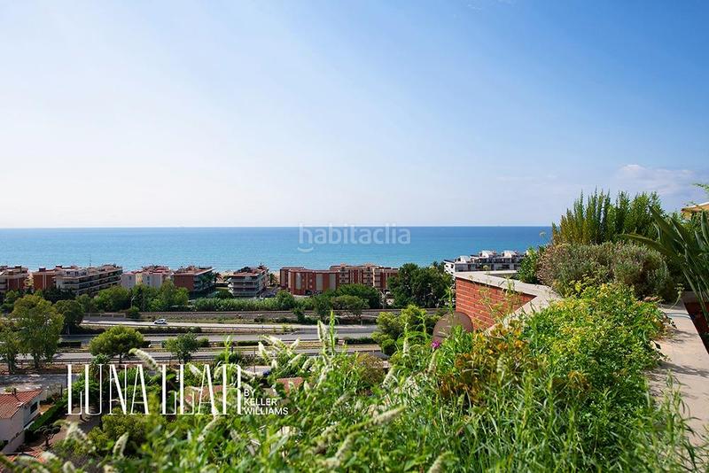 Foto f16ee81f-4e2a-4fd9-b728-4b16445bff17. Attico con riscaldamento parcheggio piscina in les botigues de Sitges Sitges