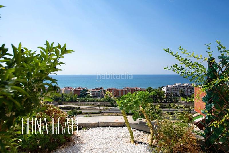 Foto a437bdfb-d051-4db4-877e-7886f9e8a41a. Attique avec chauffage parking piscine dans les botigues de Sitges Sitges