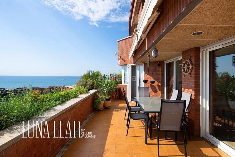 Foto 5158fab4-e2bf-496e-9fb9-5ae86275956a. Penthouse with heating parking pool in les botigues de Sitges Sitges