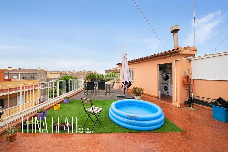 Foto 5d504c3b-a7f3-4bb4-ac86-fbf4dee0fea2. Casa adosada en Passeig Maragall Gavà