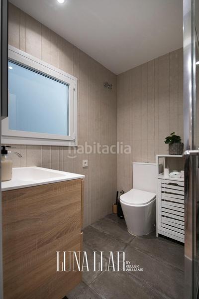 Foto 353a5490-8b15-464e-8a58-2162bc860889. Casa adossada amb calefacció aparcament a Passeig Maragall Gavà