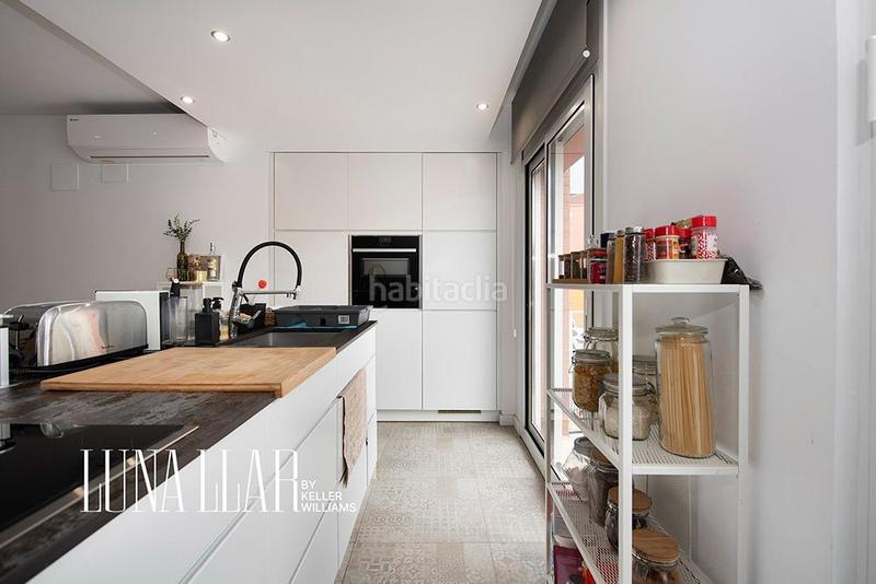 Foto 14ba0a25-28f4-471a-bf48-2a02d66d3793. Semi detached house with heating parking in Passeig Maragall Gavà