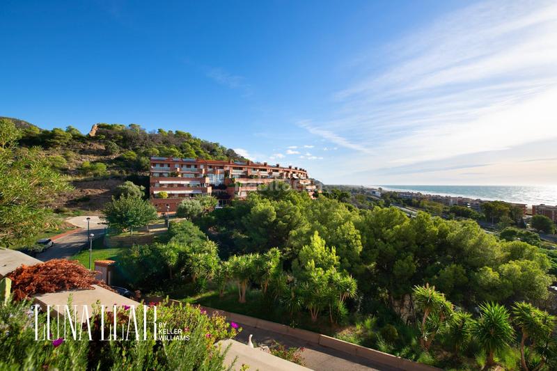 Foto 9c6f35d3-ace5-4acb-8af4-88eb9804633c. Attico con parcheggio in les botigues de Sitges Sitges