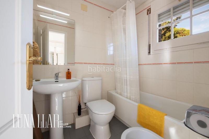 Foto 578db232-4d19-42ae-a5ae-bff27eb229e2. Casa a schiera con riscaldamento parcheggio in La Pineda Castelldefels