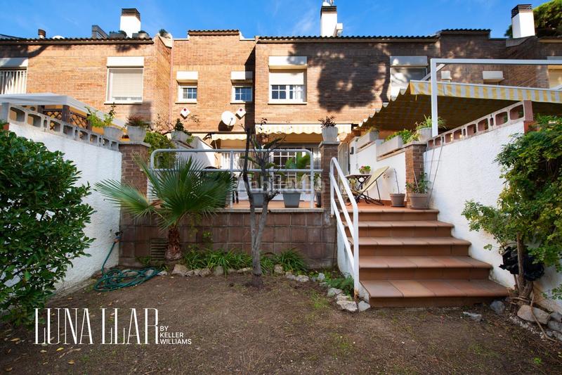 Foto a35526ed-89ae-425f-853c-ef358a3a12a7. Casa adossada amb calefacció aparcament a La Pineda Castelldefels