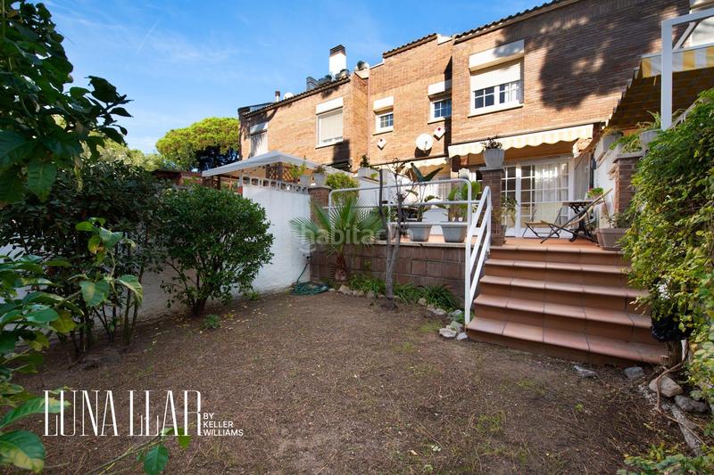 Foto b1403b3f-4a6d-40d0-aefc-fb24d201bff1. Casa adossada amb calefacció aparcament a La Pineda Castelldefels