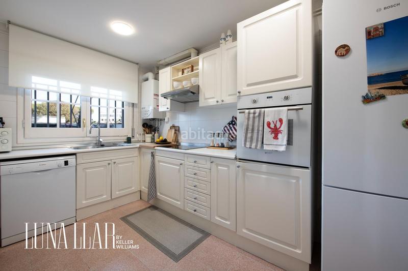 Foto 097a5b9c-d9a6-4a15-98c9-d4efe96a81d9. Reihenhaus mit heizung parking in La Pineda Castelldefels