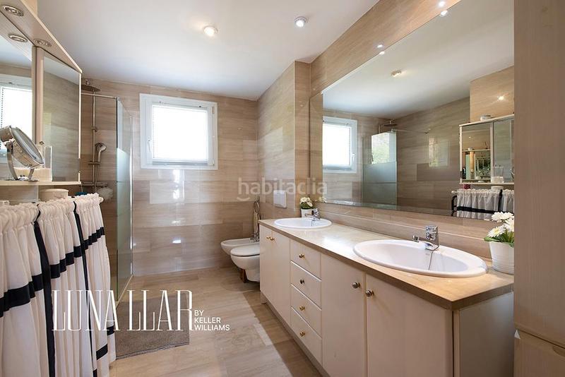 Foto 28bd9c20-eef9-442e-9357-bc3191af3d09. Attico con riscaldamento parcheggio piscina in les botigues de Sitges Sitges