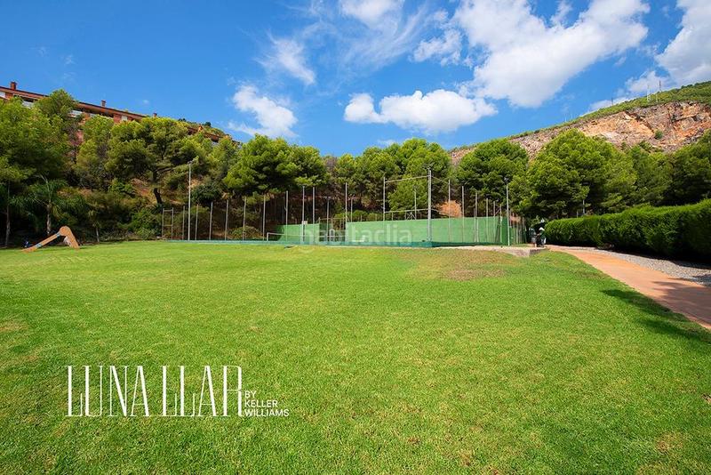 Foto 2bd59aa1-6282-44d3-97d5-e2db886dd8d6. Attico con riscaldamento parcheggio piscina in les botigues de Sitges Sitges