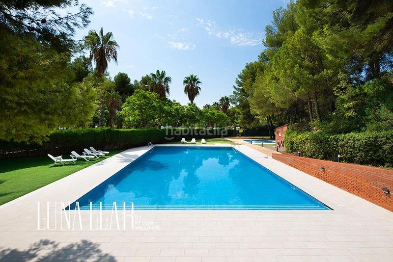 Foto 6a0c0342-38b6-4944-b46e-607d7efac9be. Attico con riscaldamento parcheggio piscina in les botigues de Sitges Sitges