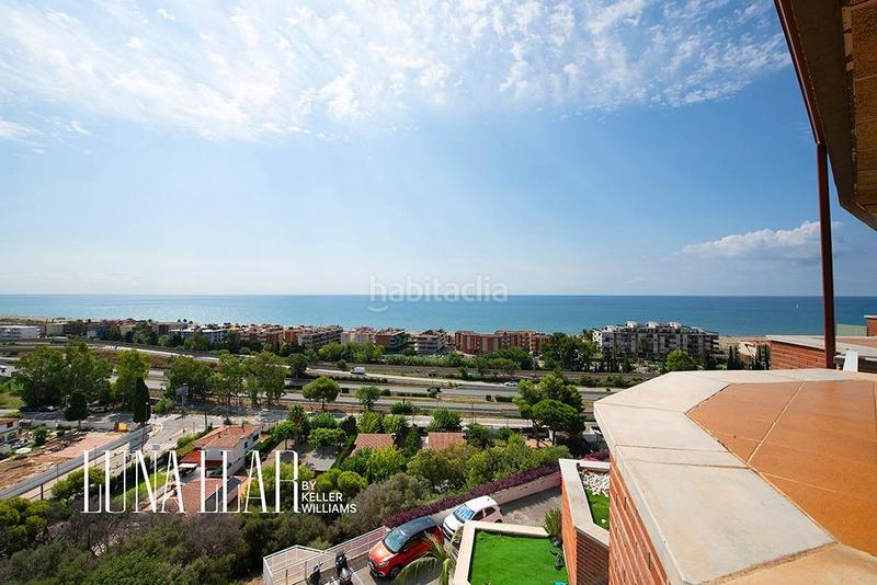 Foto f468d677-7ad5-4e38-bb1e-58b77c89e7cc. Attico con riscaldamento parcheggio piscina in les botigues de Sitges Sitges
