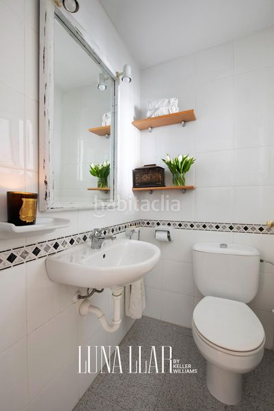 Foto 09200c5d-5ded-4b8a-b268-2a8dd8cce18e. Casa adossada amb calefacció aparcament a Torrent Ballester Viladecans