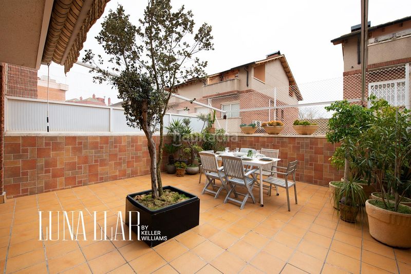 Foto 09db8126-50c8-473c-bf8b-ad231bd43b26. Casa adossada amb calefacció aparcament a Torrent Ballester Viladecans