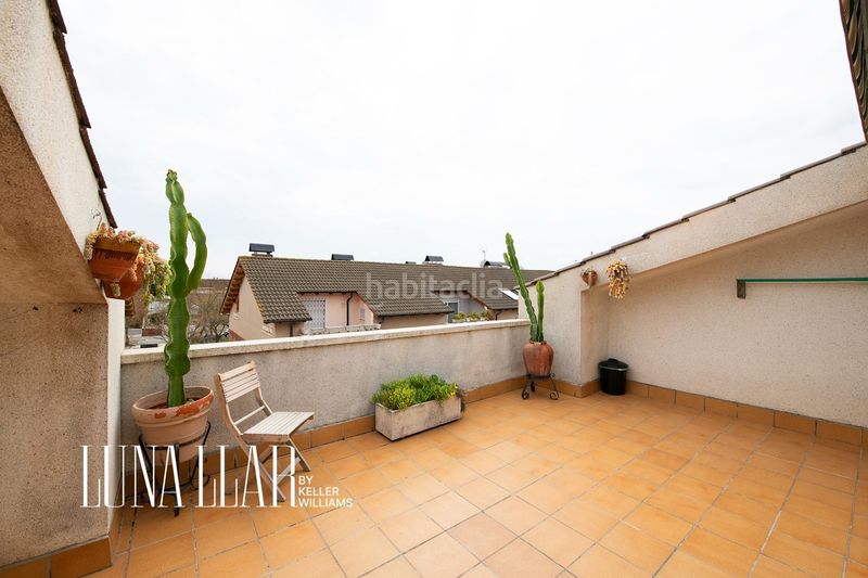 Foto 190901f2-54e9-4d03-b2d6-d94eacb2faad. Casa adossada amb calefacció aparcament a Torrent Ballester Viladecans