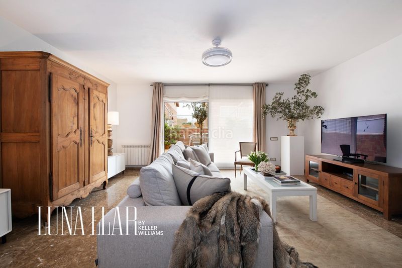 Foto 8ae2028f-acd9-4126-a399-1a1f3b450e86. Casa adossada amb calefacció aparcament a Torrent Ballester Viladecans