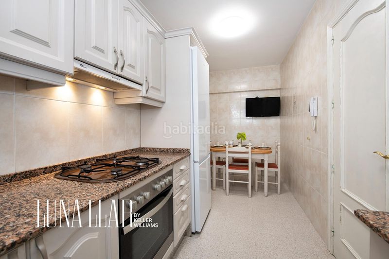 Foto 8f347442-c26f-43ae-97b0-4c5582bb068b. Casa adossada amb calefacció aparcament a Torrent Ballester Viladecans