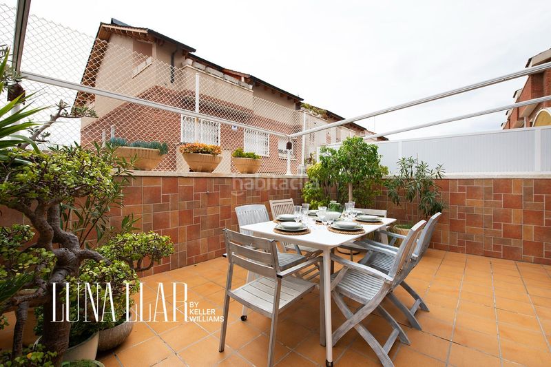 Foto 9a4ea1ef-066c-4b18-837e-db662598375f. Casa adossada amb calefacció aparcament a Torrent Ballester Viladecans