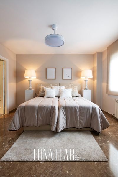 Foto c599cbd5-c9d9-42fc-89b3-d3567ca47ac0. Casa adossada amb calefacció aparcament a Torrent Ballester Viladecans