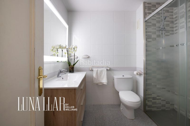 Foto e5dc9a2c-5be6-4d46-ba27-5cb6a507b968. Casa adossada amb calefacció aparcament a Torrent Ballester Viladecans