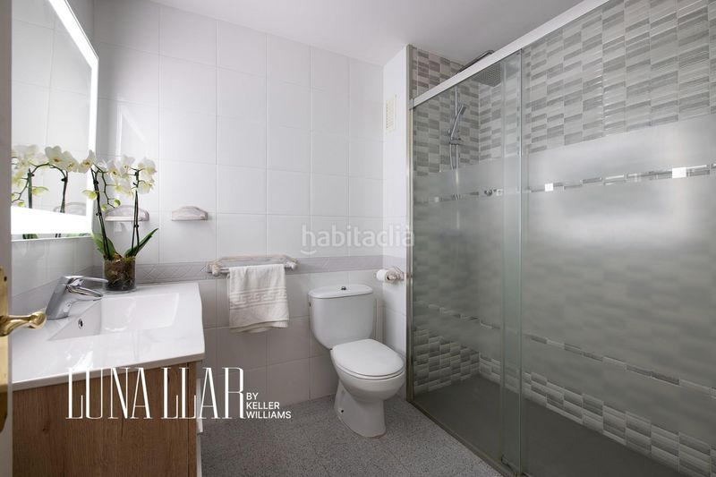 Foto f2489c76-2f8f-4785-bfb8-f3cf4fa2f994. Casa adossada amb calefacció aparcament a Torrent Ballester Viladecans