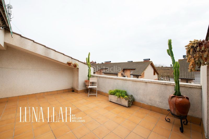 Foto f6adf58b-8522-469d-80bf-8b4f8a507dc5. Casa adossada amb calefacció aparcament a Torrent Ballester Viladecans