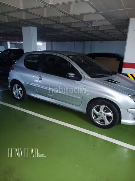 Foto 0167721b-9fce-492a-9a7e-d94af014b71b. Aparcament cotxe a Passeig Maragall Gavà