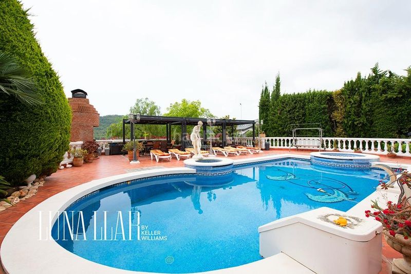 Foto b58ef365-f9c7-4a79-9f1d-fab204fd0aa5. Casa a La Sentiu Gavà