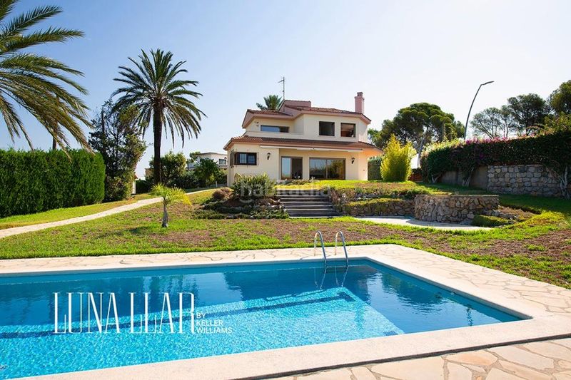 Foto 4c7516bb-b725-4022-acf7-c7b56831a5f6. Casa amb aparcament a Bellamar Castelldefels
