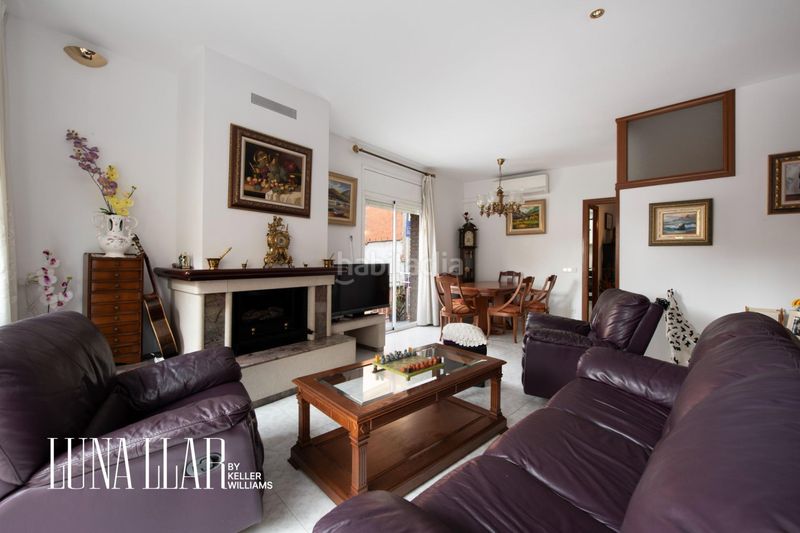 Foto d242adf7-e1e1-4553-995b-a8f026a92a9b. Casa adossada a Centre-Estació Gavà
