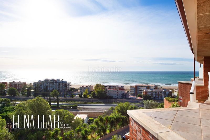 Foto a3dba748-5174-49f1-844d-d534b1e46c1a. Àtic a les botigues de Sitges Sitges