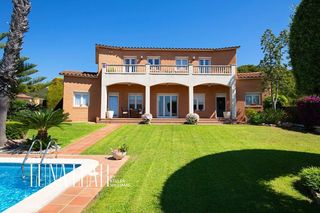 House  Calafell - carrer de miramar. Casa exclusiva con vistas al mar en la zona más alta de calafell