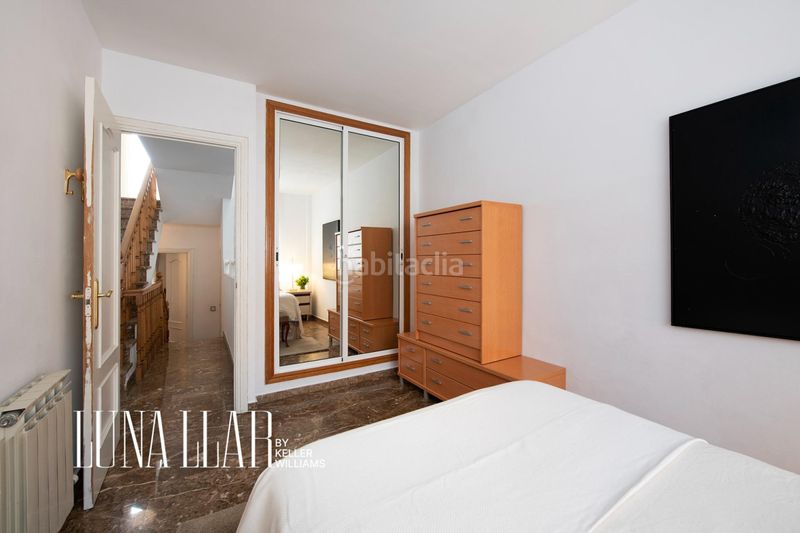 Foto 56d49526-4865-49c4-96bf-00d3cdef3dc3. Casa adossada amb calefacció aparcament a Torrent Ballester Viladecans