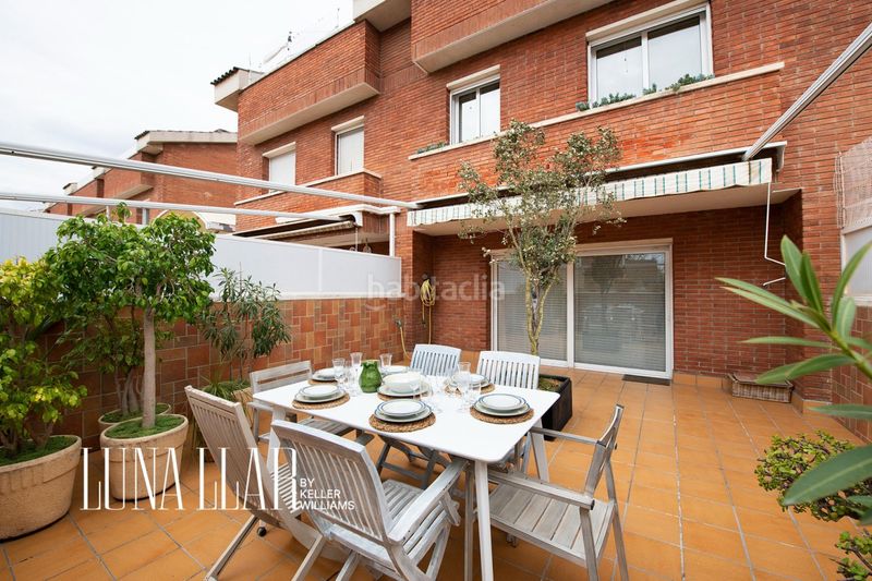 Foto 67f1a92c-d2cc-4823-9577-a48da52a14f6. Casa adossada amb calefacció aparcament a Torrent Ballester Viladecans