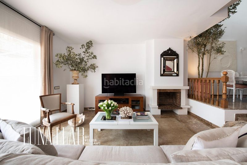 Foto d0a223d2-985d-45ee-90a3-f6c23ebbd3a1. Casa adossada amb calefacció aparcament a Torrent Ballester Viladecans