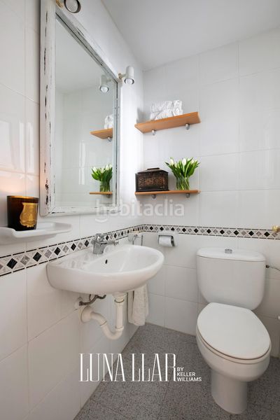 Foto f2dafbef-6e36-4b1e-8462-03f2effd4e08. Casa adossada amb calefacció aparcament a Torrent Ballester Viladecans