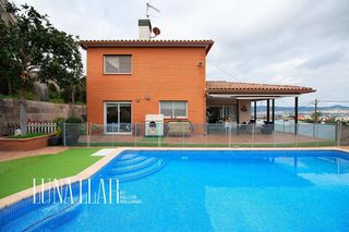 Casa  Sant boi de llobregat - carrer lilas dels. Casa con jardin y piscina en marianao, sant boi de llobregat
