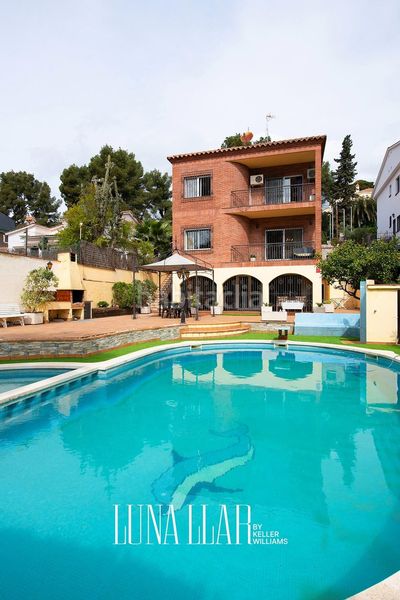 Foto 874c2b83-cdf1-417d-9473-cd7e05537cd2. Casa amb calefacció aparcament a Montmar Castelldefels