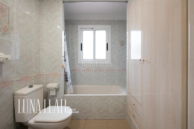 Foto f6fe5fc2-324d-47ee-8681-8355da5f39b2. Casa amb calefacció aparcament a Montmar Castelldefels