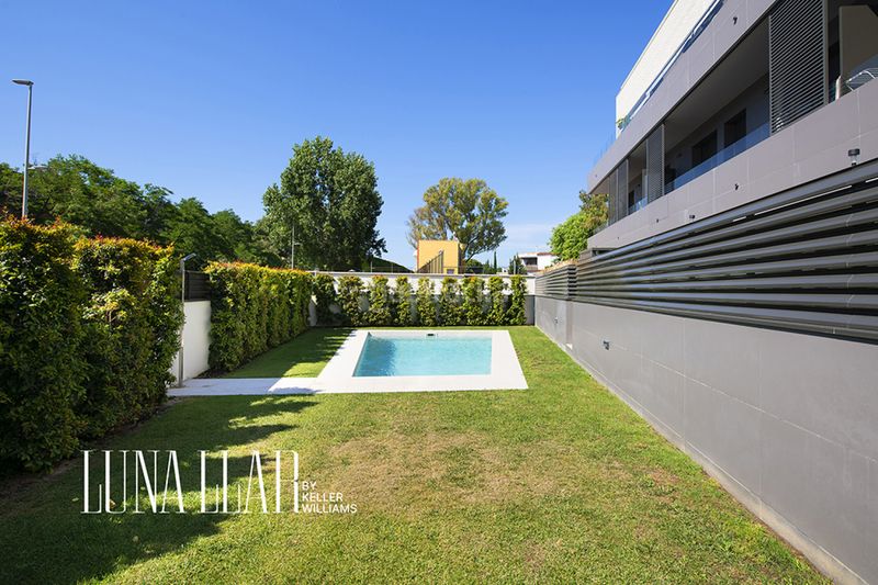 Foto 3321f84e-5017-42bc-a4d2-db21a97c95b3. Pis amb aparcament piscina a Passeig Maragall Gavà