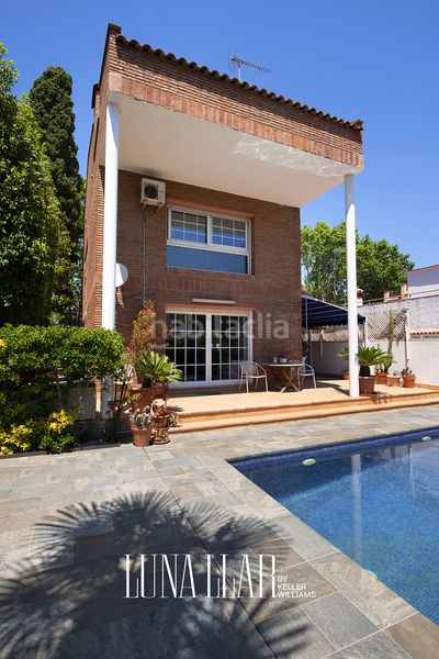 Foto 983b93a1-e04d-4f13-99c8-1cf58a10baca. Casa amb calefacció aparcament piscina a Montmar Castelldefels